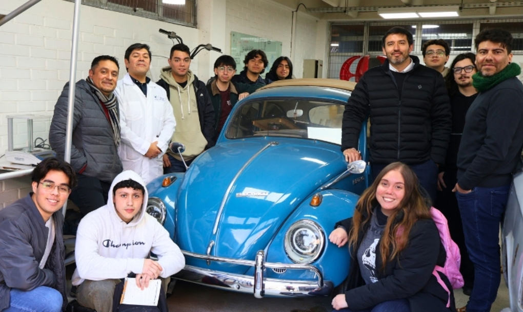Con-Proyecto-E-Beetle-UTEM-busca-convertir-escarabajo-clasico-en-vehiculo-electrico (1)
