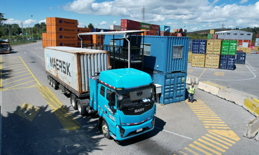 Un-camion-100-electrico-se-pone-a-prueba-en-el-puerto-de-Valparaiso
